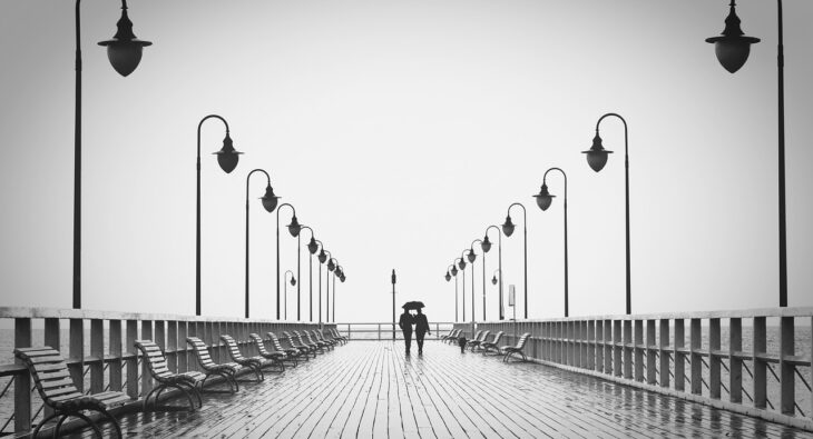 Jak wybrać idealną tapicerowaną ławkę do swojego domu? Odkryj nowości na jesień 2025!