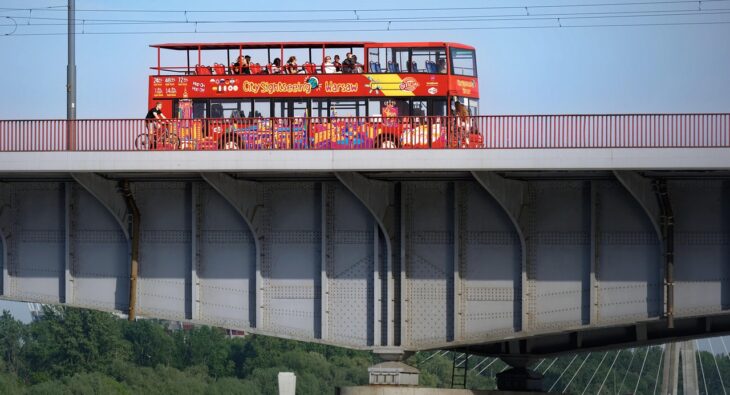Jak wynająć idealny bus w Krakowie? Praktyczny przewodnik na 2026 rok!